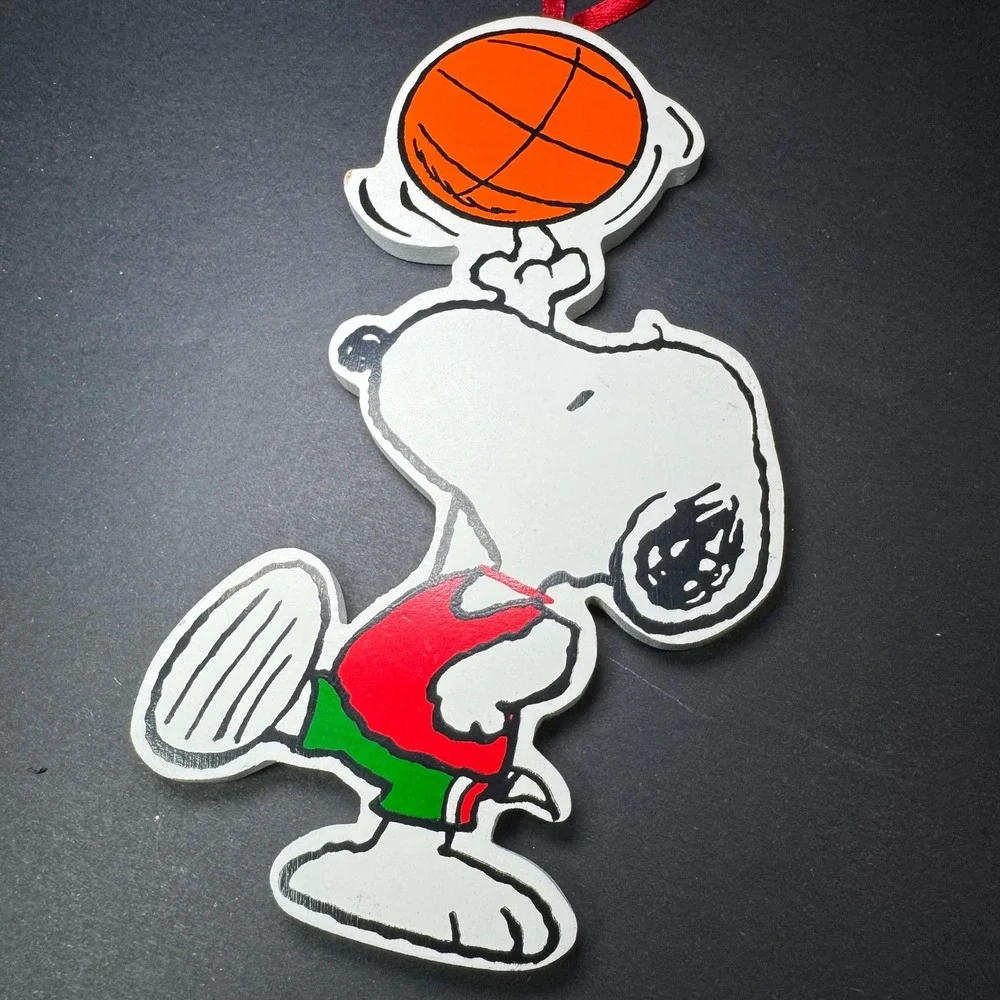 Kurt S. Adler Snoopy Peanuts Christmas Ornament Basketball‎ Player Hanging Decor